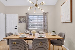 Dining - Spectacular 5BR Home: Pool and Relaxing Space! (North Las Vegas)