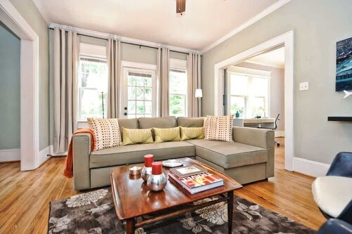 Historic Dilworth 3-Unit Stay | 6 King Beds + Parking | Near Atrium & Novant