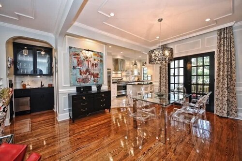 The Home Collection: 2 BR Unit in Myers Park near Atrium CMC & Uptown