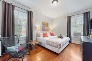 1 bedroom, desk, iron/ironing board, travel crib - Boutique Elizabeth Condo, King Bed, Porch (Charlotte)