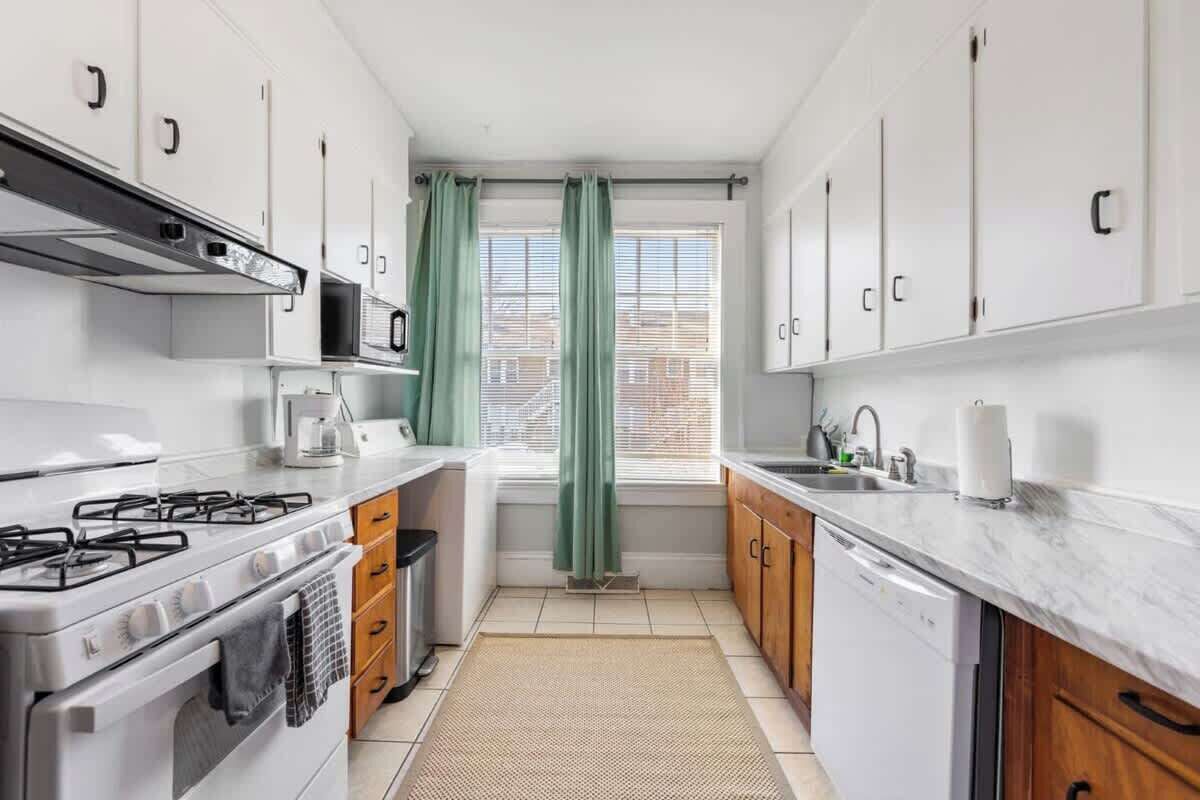 ثلاجة، ميكروويف، فرن، موقد طهي مسطح