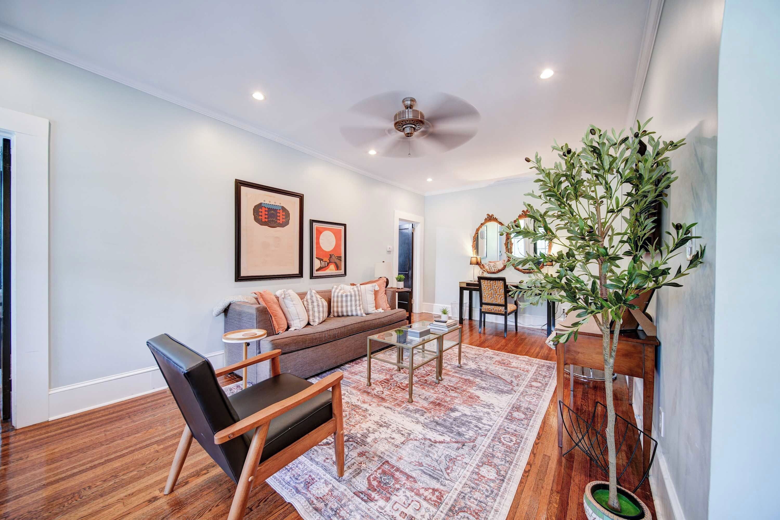 The Home Collection: Historic Myers Park 2br/2ba | Step-free | Screened Porch - Charlotte