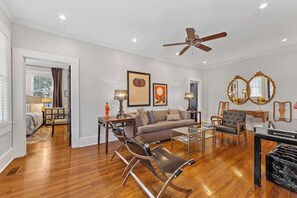 TV, offices - Charlotte Condo 2BR, Porch, Free Parking & Pets OK (Charlotte)