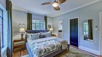 4 bedrooms, desk, iron/ironing board, travel crib