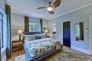 4 bedrooms, desk, iron/ironing board, travel crib