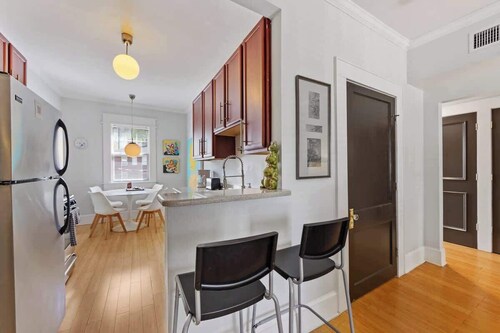 Historic Dilworth 1BR Apartment: King Suite Near Atrium Health & Uptown