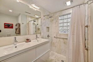 Douche, séchoir à cheveux