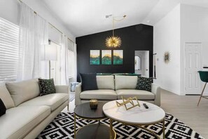 Smart TV, video games - Stellar 5 BD Home w/Games & Pool! (North Las Vegas)