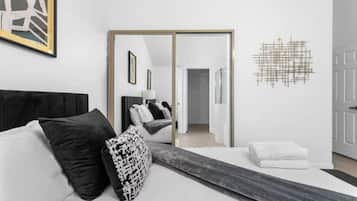 5 bedrooms, desk, iron/ironing board, travel cot