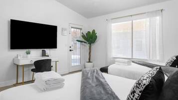 5 bedrooms, desk, iron/ironing board, travel crib