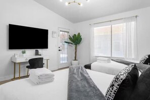 5 bedrooms, desk, iron/ironing board, travel crib - Stellar 5 BD Home w/Games & Pool! (North Las Vegas)