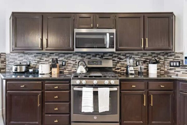 Fridge, microwave, oven, stovetop - Stellar 5 BD Home w/Games & Pool! (North Las Vegas)