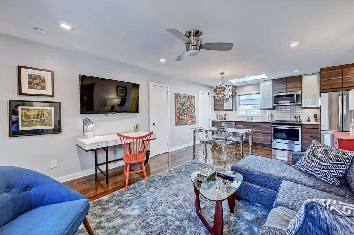 A bright, inviting space where every detail has been curated for your total relaxation.