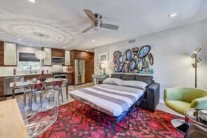 Interior - Charming Myers Park Condo: Pet-Friendly & Balcony (Charlotte)