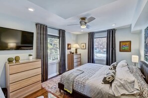 1 Schlafzimmer, Schreibtisch, Bügeleisen/Bügelbrett, Reisekinderbett