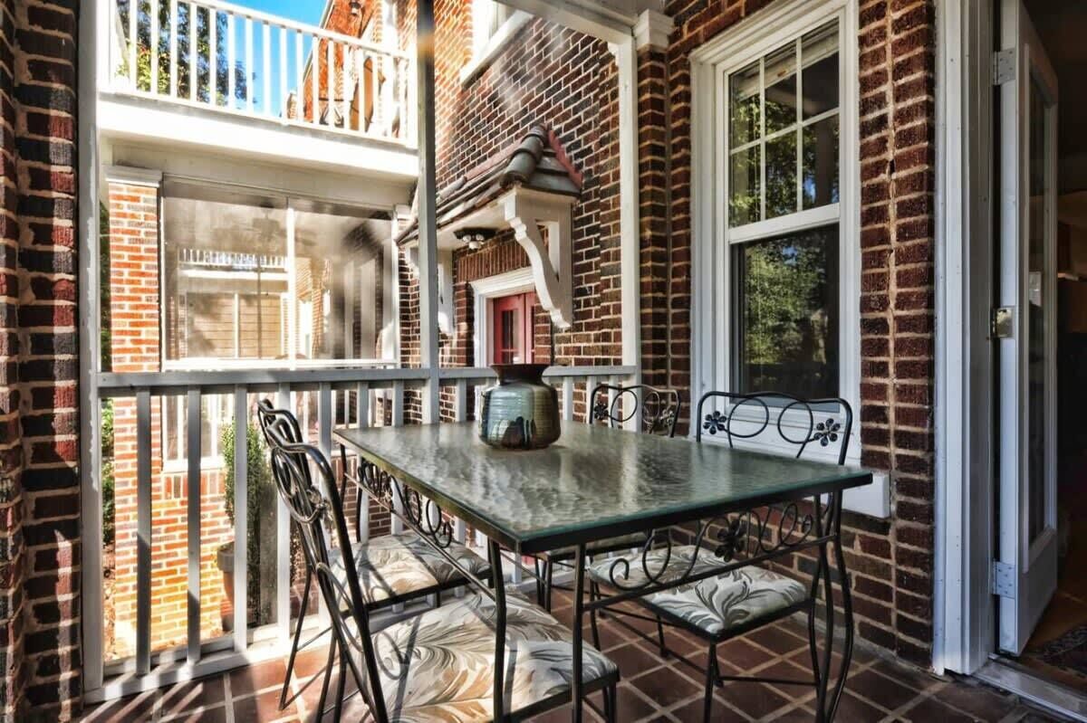 屋外ダイニングエリア