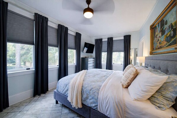 2 habitaciones, tabla de planchar con plancha, cuna de viaje y wifi 