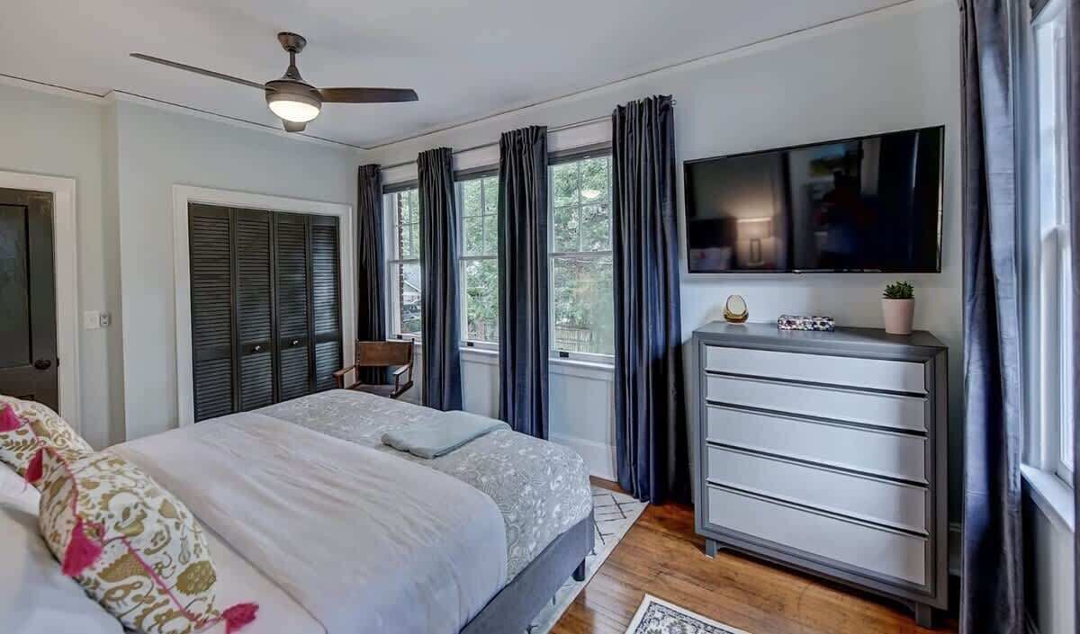 2 bedrooms, iron/ironing board, travel cot, WiFi