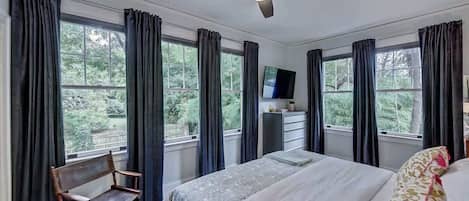 2 bedrooms, iron/ironing board, travel cot, WiFi