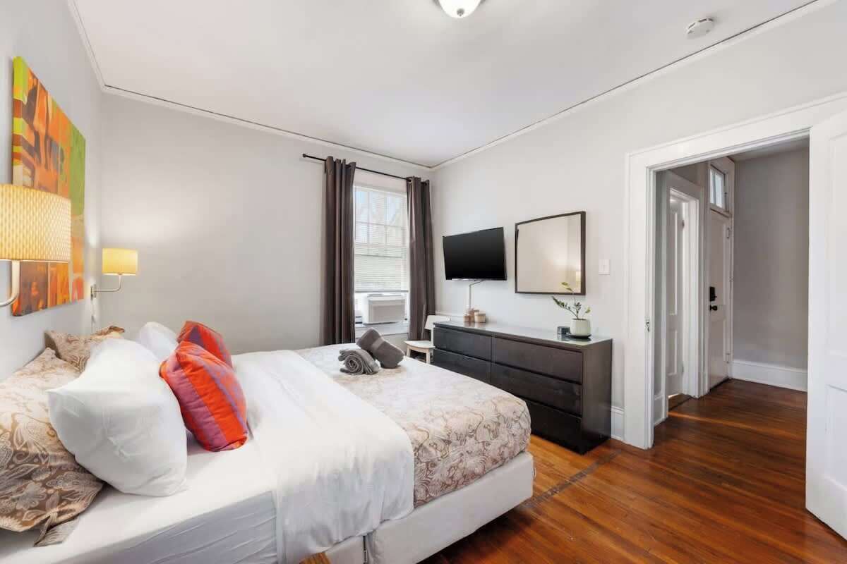 1 bedroom, iron/ironing board, travel crib, WiFi