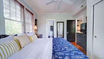 2 bedrooms, desk, iron/ironing board, travel crib