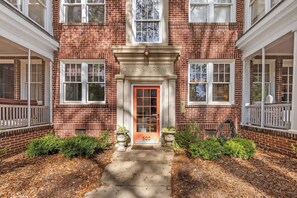 Exterior detail - Elegant Myers Park 2BR King Condo | Sunroom (Charlotte)