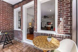 Interior - Elegant Myers Park 2BR King Condo | Sunroom (Charlotte)