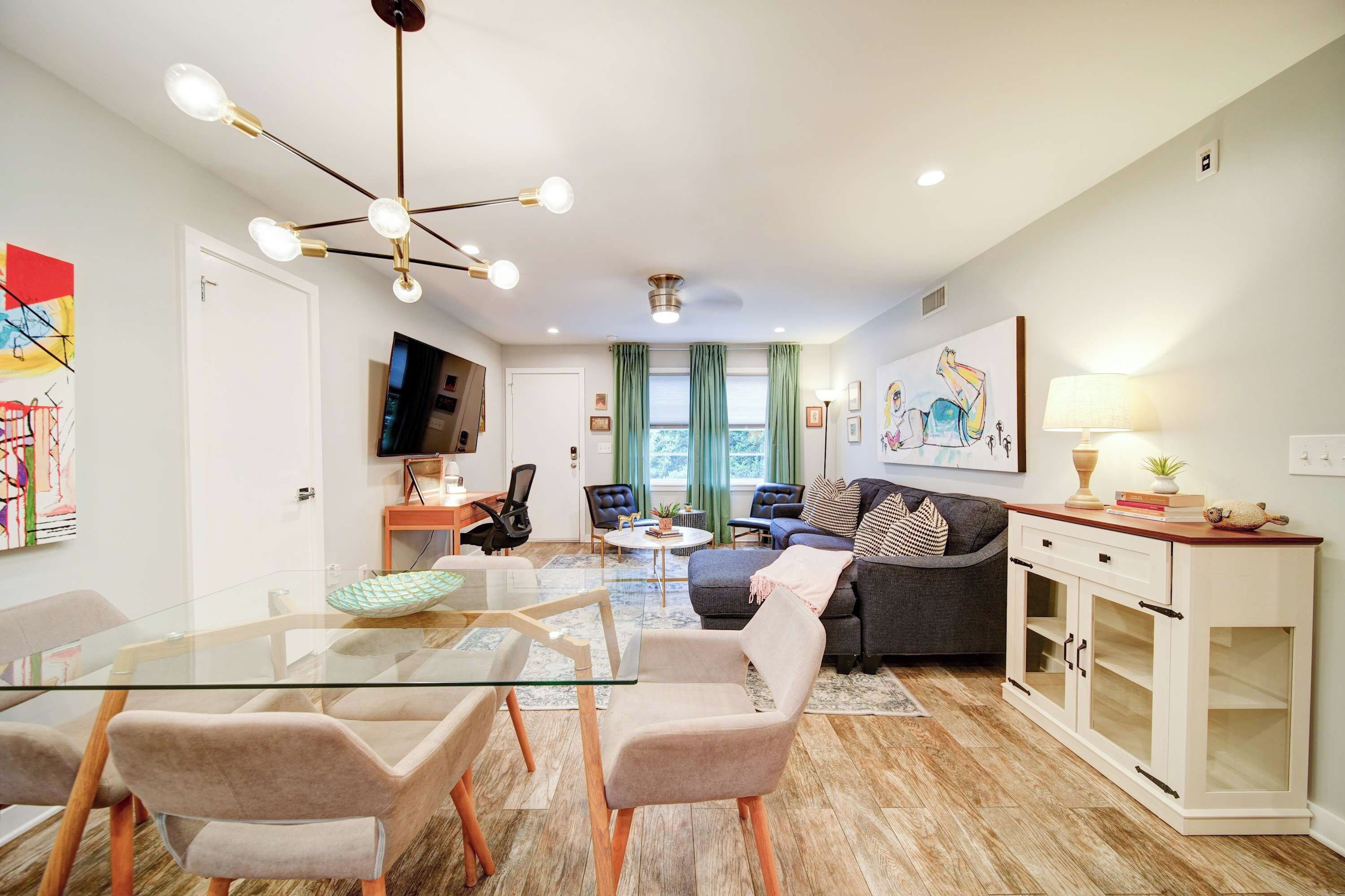 Boutique Myers Park King Suite · Parking · Near Atrium Cmc & Stadium - Charlotte, NC