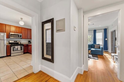 Vibrant and Cozy 2BR near Uptown with Balcony
