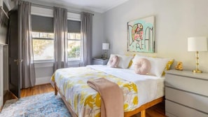 2 habitaciones, tabla de planchar con plancha, cuna de viaje y wifi 