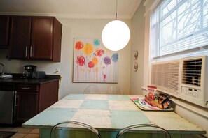 Dining - The Home Collection: King Suite in Dilworth near Atrium & South End (Charlotte)
