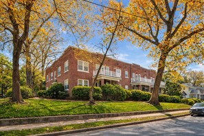 Exterior - The Home Collection: King Suite in Dilworth near Atrium & South End (Charlotte)