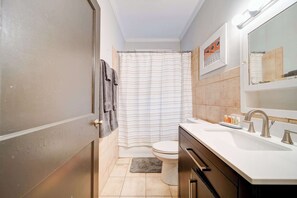 Shower, hair dryer, towels, shampoo - The Home Collection: King Suite in Dilworth near Atrium & South End (Charlotte)