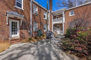 Exterior - Historic Dilworth 1BR Condo · King Bed · Balcony (Charlotte)