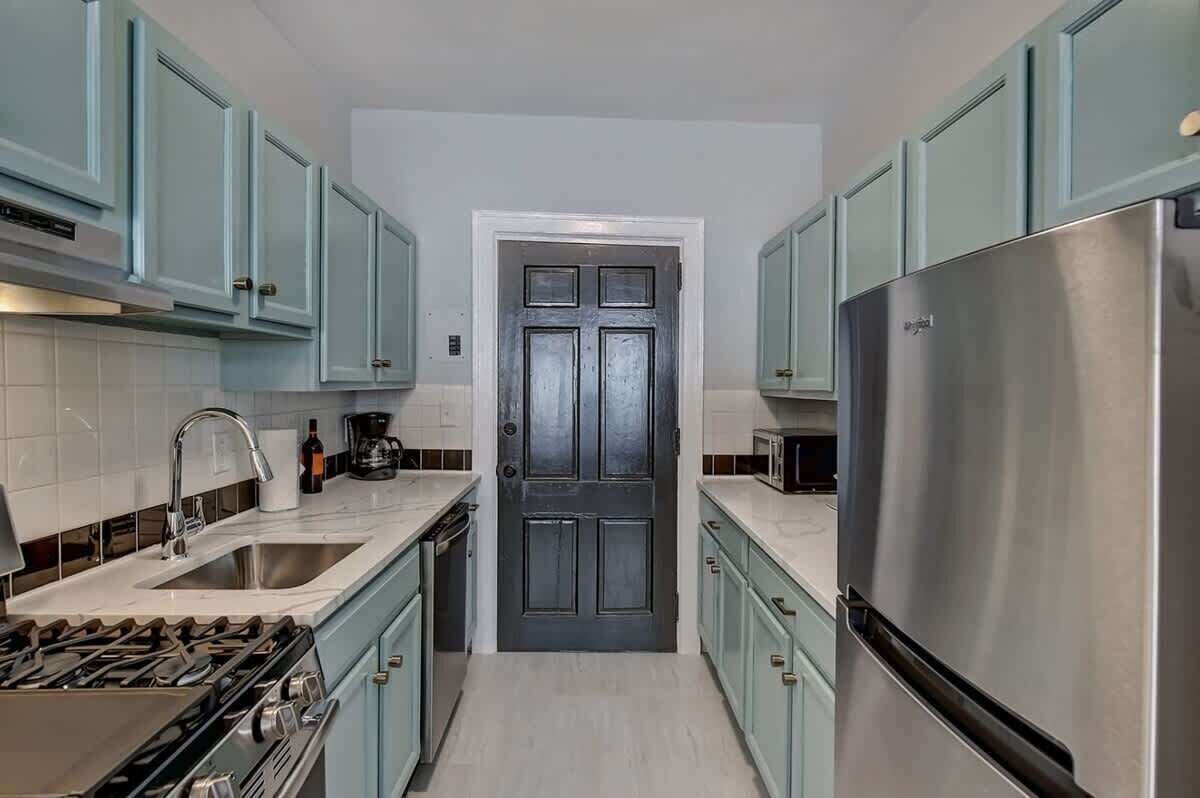 Refrigerador, microondas, horno y parrilla de estufa 