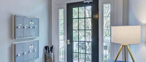 المنشأة من الداخل