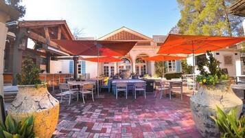 Tempat makan outdoor