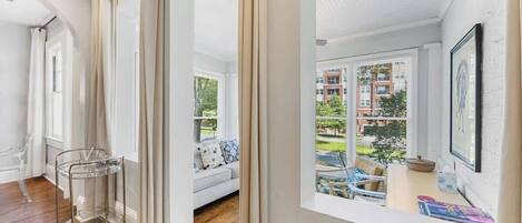 TV, lareira, escritórios