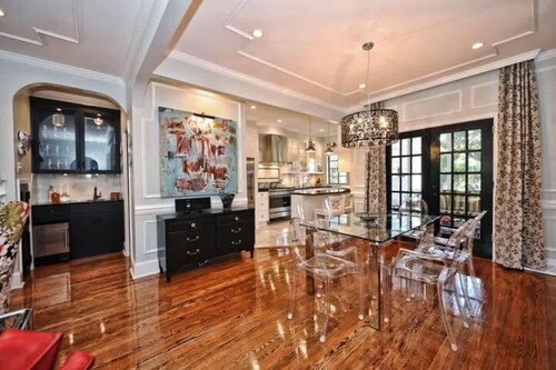 The Home Collection: Modern Myers Park Condo · Free Parking · Near Freedom Park