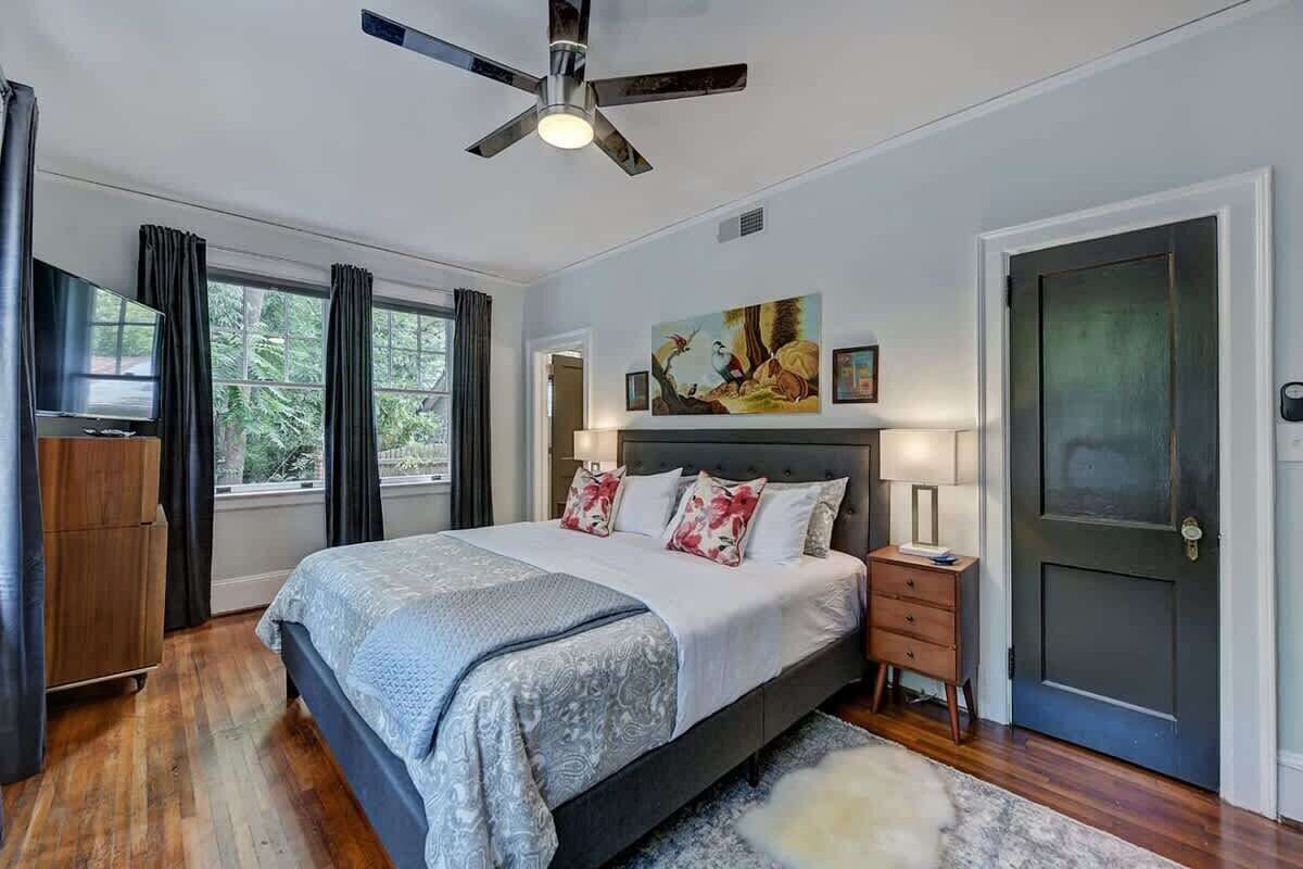 1 habitación, tabla de planchar con plancha, cuna de viaje y wifi 