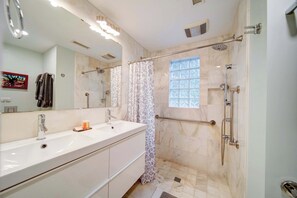 Shower, hair dryer, towels, shampoo