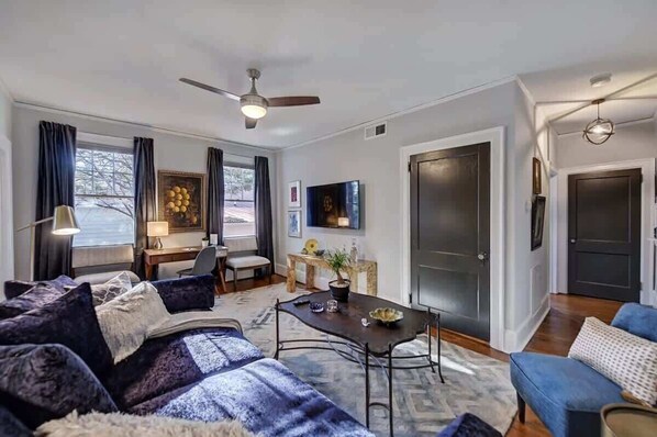 Téléviseur, bureau