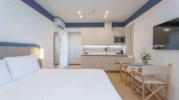 Habitación estándar con 1 cama matrimonial o 2 individuales | Caja de seguridad en la habitación, cortinas blackout y insonorización
