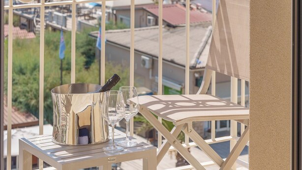 Deluxe family room fronte mare con balcone | View from room - Vi Place (Lido di Camaiore)
