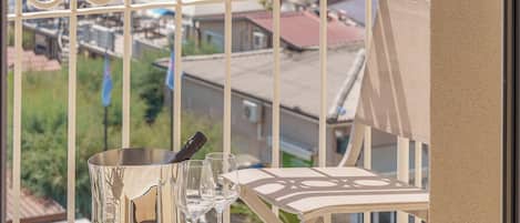 Deluxe family room fronte mare con balcone | View from room