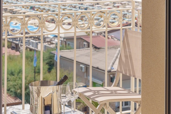 Deluxe family room fronte mare con balcone | Kameruitzicht