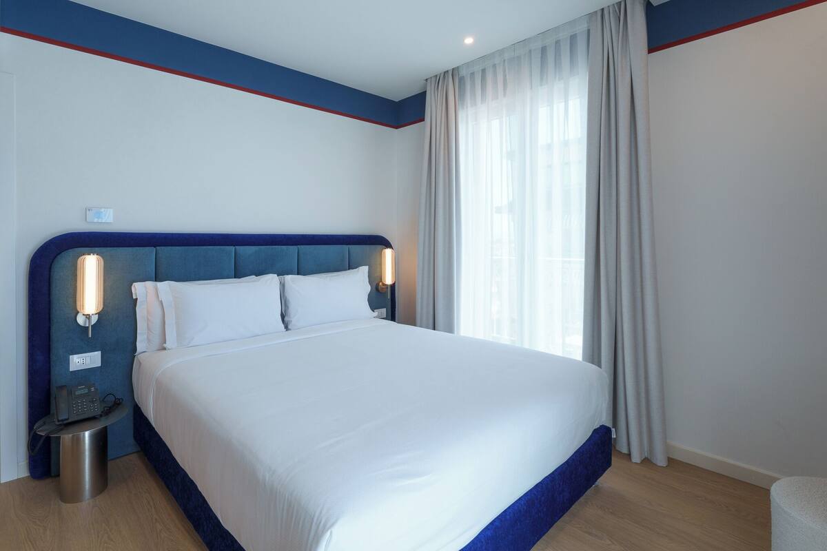 In-room safe, blackout curtains, soundproofing, free WiFi