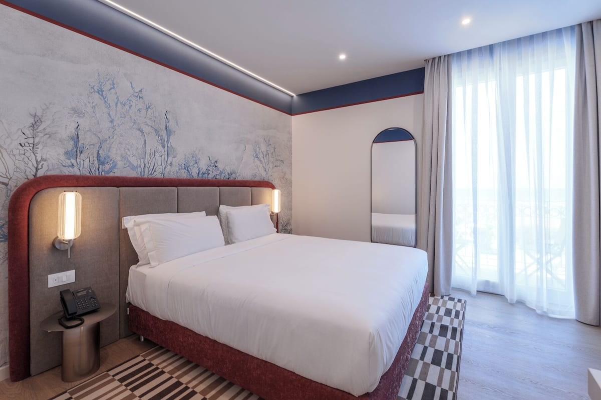 In-room safe, blackout curtains, soundproofing, free WiFi