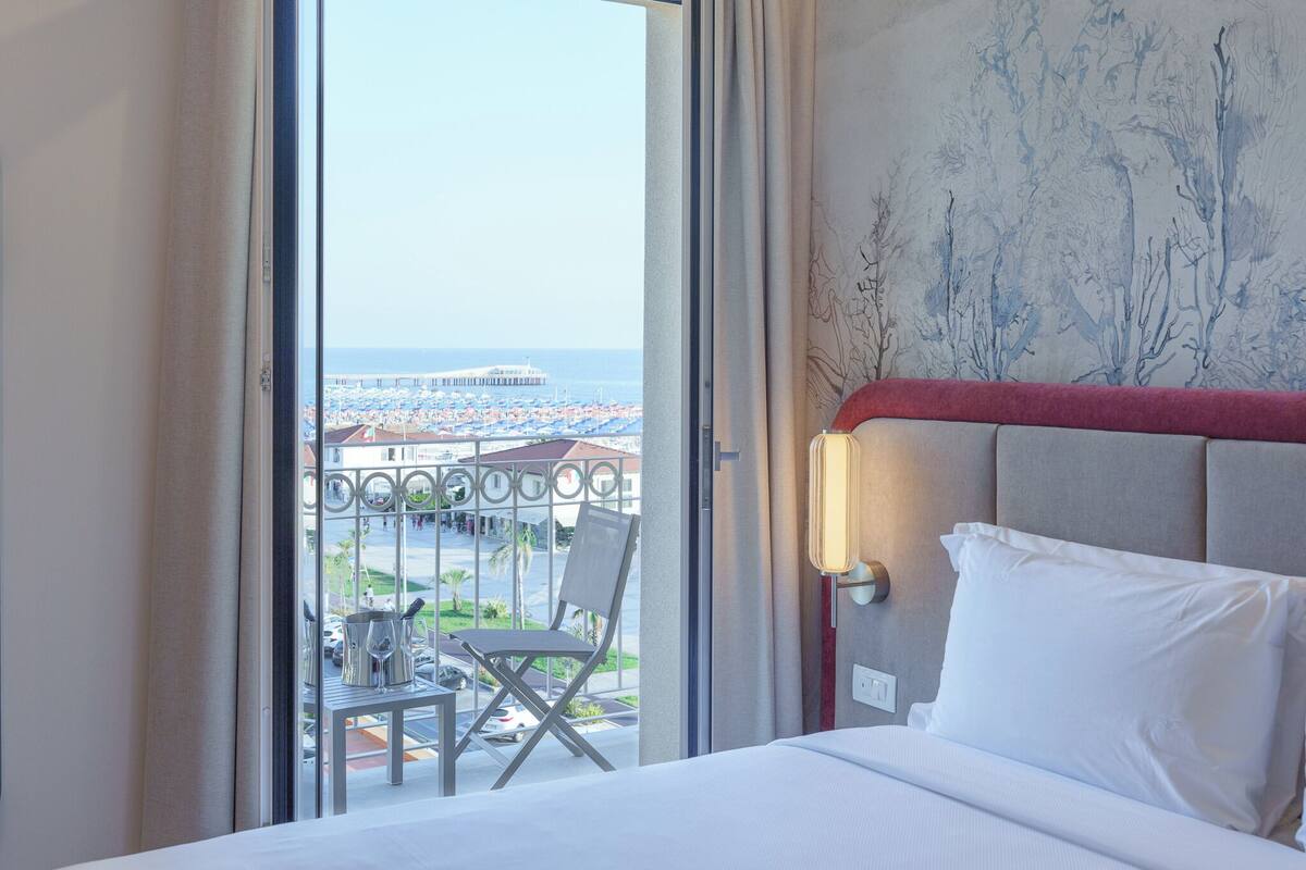 In-room safe, blackout curtains, soundproofing, free WiFi