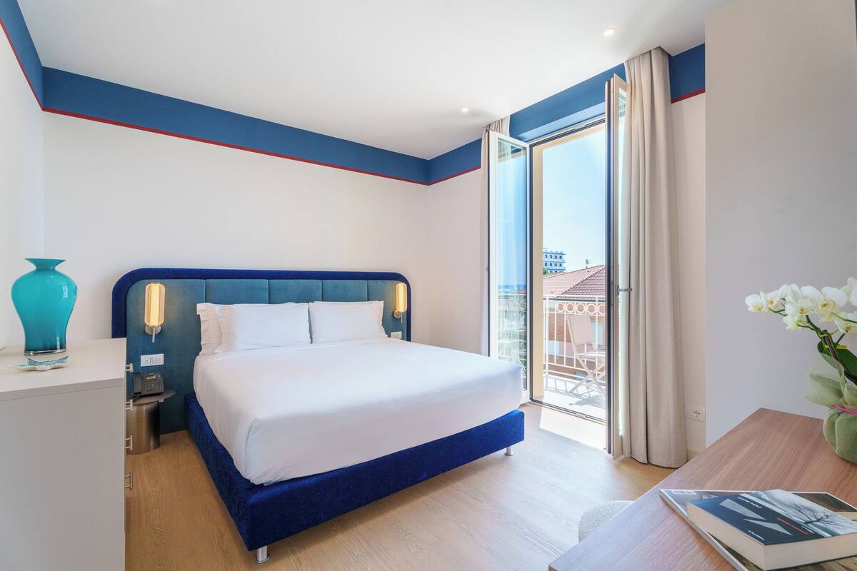 In-room safe, blackout curtains, soundproofing, free WiFi